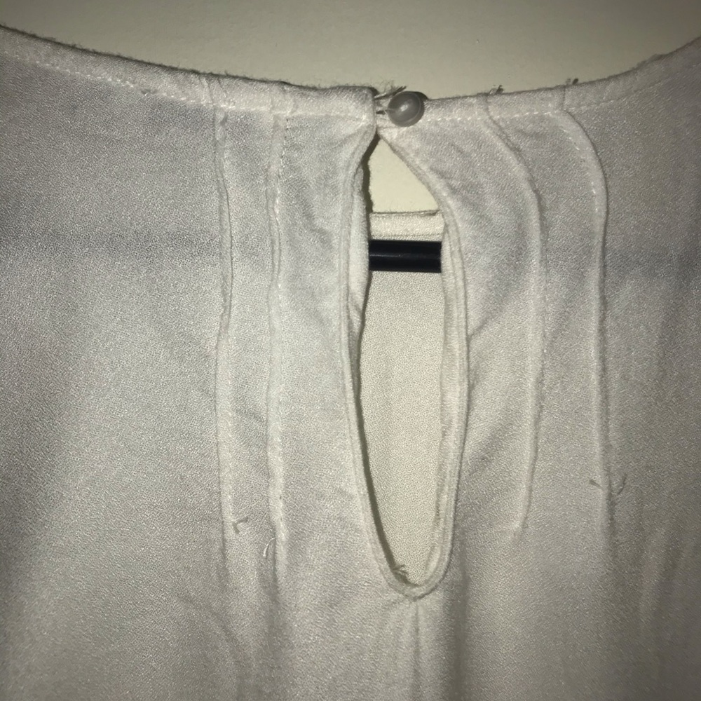 White blouse - Picture 5 of 6